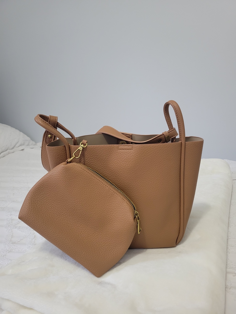 Classic Tan Leather Tote Bag - Women